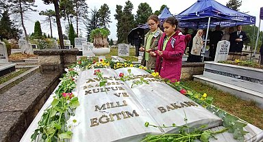 Eski Bakan Avni Akyol kabri başında anıldı