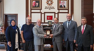 ETÜ kütüphanesi'ne 2000 kitap bağışlandı