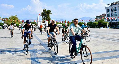 Fethiye'de temiz hava ve sağlıklı yaşam için pedalladılar