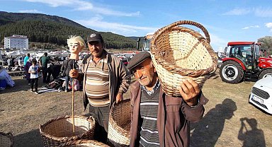 Fındık dallarından ördüğü sepetleri bin liradan satıyor