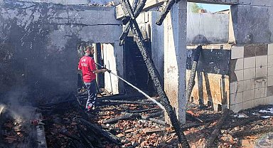 Fırında çıkan yangında depo olarak kullanılan bölüm kül oldu