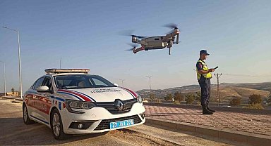 Gaziantep'te jandarmadan drone destekli trafik denetimi