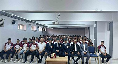 Gaziler, öğrencilerle bir araya geldi