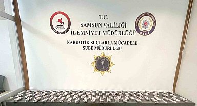 Geceleyin bekçilerin boş arazide fark ettiği koliden 4 bin 47 adet uyuşturucu hap ele geçirildi