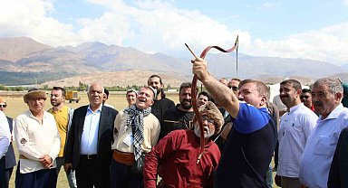 Geleneksel Türk Okçuluğu Şampiyonası Erzincan'da düzenlendi