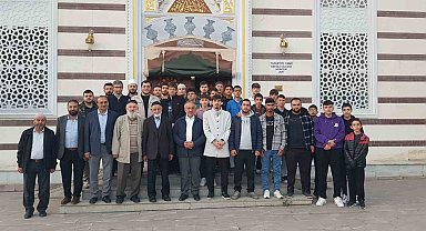 Gençler sabah namazında bir araya geldiler