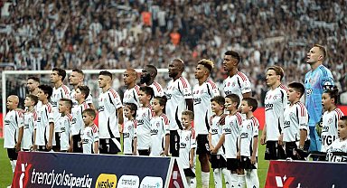 Giovanni van Bronckhorst kadroda değişiklik yapmadı