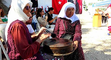 Göktepe'nin kadınları hamur leğenleriyle kültürlerine ritim katıyor