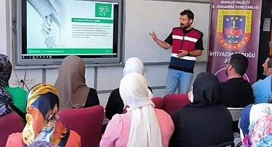 Gölhisar'da jandarmadan öğrenci ve velilere eğitim