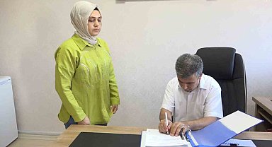 Görme engelli okul müdürü azmiyle örnek oluyor