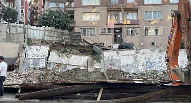 Güngören'de inşaat çalışması sırasında istinat duvarı ve yol çöktü