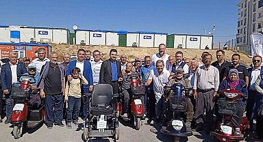 Gurbetçilerden engellilere akülü araç yardımı