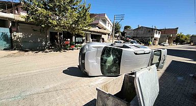 Hafif ticari araç takla attı: 1 yaralı