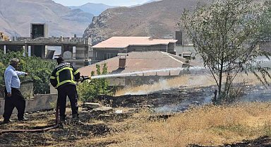 Hakkari'de anız yangını