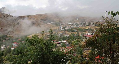 Hakkari'de sağanak yağış etkisini sürdürüyor