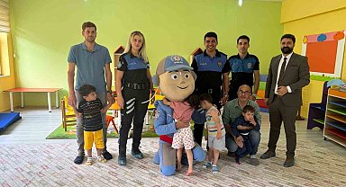 Hakkarili minikler 'Kanka Polisi' çok sevdi
