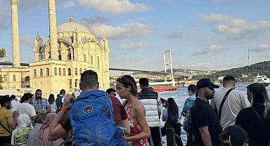 Halat üzerinde 15 Temmuz Köprüsü'nü geçen atleti vatandaşlar ilgiyle izledi