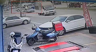 Hasta taşıyan ambulans otomobil ile kafa kafaya çarpıştı