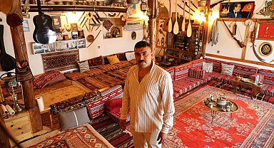 Her motifi ayrı bir anlam taşıyor, bu odaya girenler adeta zamanda yolculuğa çıkıyor