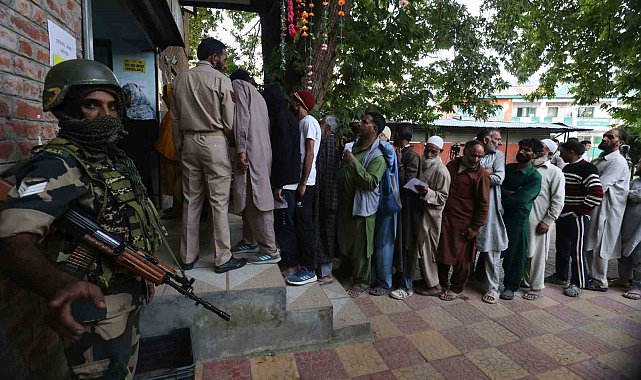Hindistan'ın Cemmu ve Keşmir bölgelerindeki milletvekili seçimleri başladı
