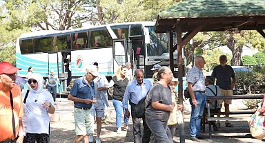 Huzurevi sakinleri Sarısu'da piknik yaptı