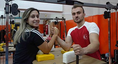 İddia uğruna başladığı bilek güreşinde dünya üçüncüsü oldu