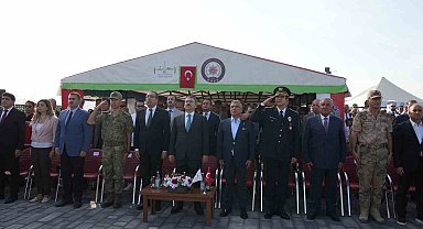 Iğdır'da hain saldırıda hayatını kaybeden şehitler için yapılan anıt törenle açıldı