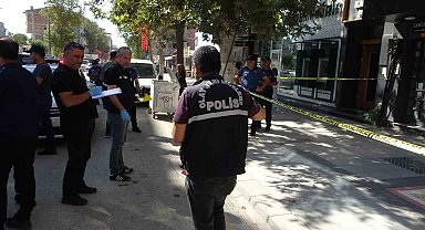 İki grubun silahlı çatışmasında tezgahtar ile müşteri yaralandı