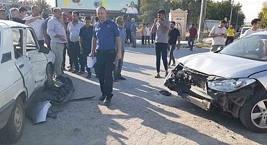 İki otomobilin çarpışması sonucu 2 kişi yaralı