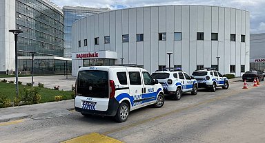 İlaç yazdırmak isteyen hasta bıçakla başhekimlikte korku saçtı