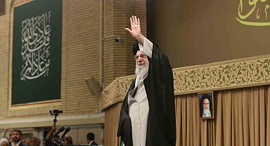 İran dini lideri Hamaney'in güvenli bir bölgeye götürüldüğü iddia edildi