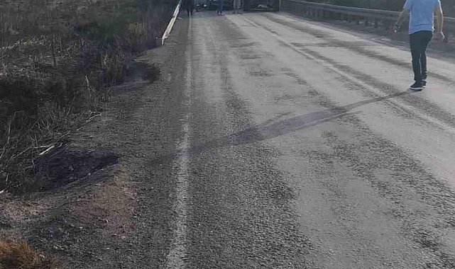 İşçi servisiyle kamyon çarpıştı: 3 ölü, 7 yaralı