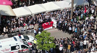 İsrail'in katlettiği Ayşenur, tekbirlerle uğurlandı