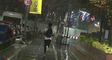 İstanbul Anadolu Yakası'nda sağanak yağış etkili oldu