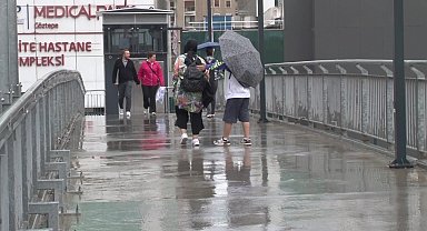 İstanbul'un Anadolu Yakası'nda yağmur etkisini gösteriyor