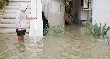 İtalya'da sel: Binden fazla kişi evlerinden tahliye edildi