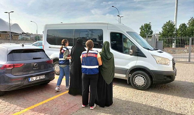 İzmir merkezli 'terörizm finansmanı' operasyonunda 2 tutuklama