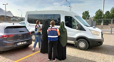 İzmir merkezli 'terörizm finansmanı' operasyonunda 2 tutuklama