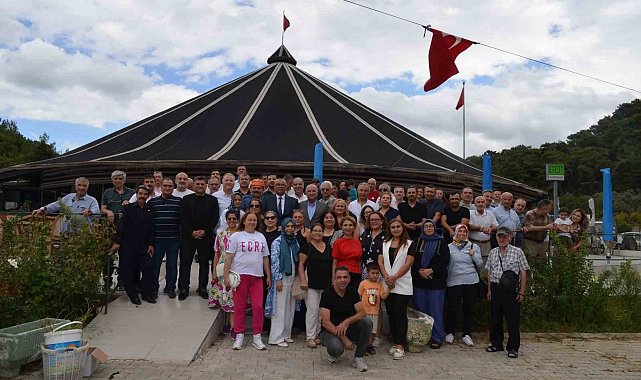 İzmir'deki Aydınlılar 'Keşkek' gününde bir araya geldi