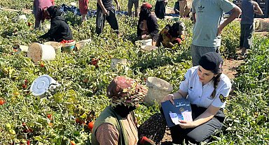 Jandarma personeli mevsimlik tarım işçilerini ziyaret etti