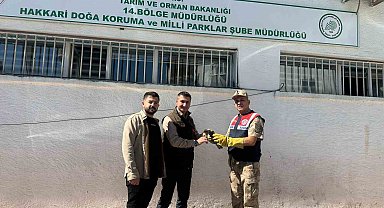 Jandarmadan doğan yavrusuna şefkat eli