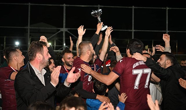 Kadıköyspor'un kupası Başkan Kocaman'dan
