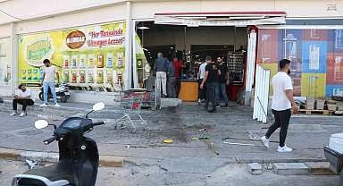 Kadın sürücü otomobiliyle markette daldı