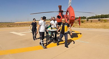 Kafasına demir düşen 83 yaşındaki hasta ambulans helikopterle hastaneye sevk edildi