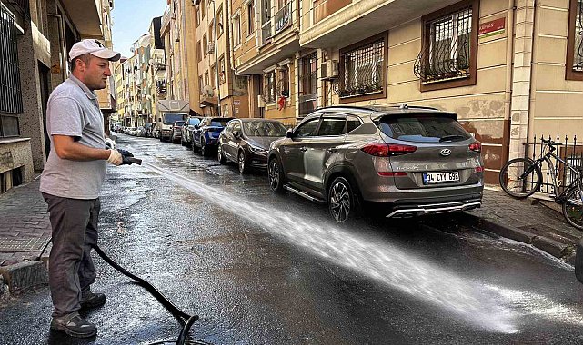 Kağıthane'de yıkanan sokaklar temizlikle nefes alıyor