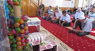 Kahramanmaraş'ta imam, camide oluşturduğu ikram köşesi ile çocukları sevindiriyor