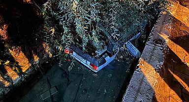 Kahramanmaraş'ta otomobil su kanalına düştü: 2 yaralı