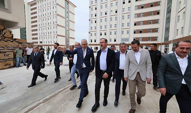 Kasapoğlu, Ege Üniversitesi'nde yapımı devam eden yurtları inceledi