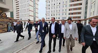 Kasapoğlu, Ege Üniversitesi'nde yapımı devam eden yurtları inceledi