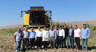 Kaymakam Duman ayçiçeği hasadına katıldı